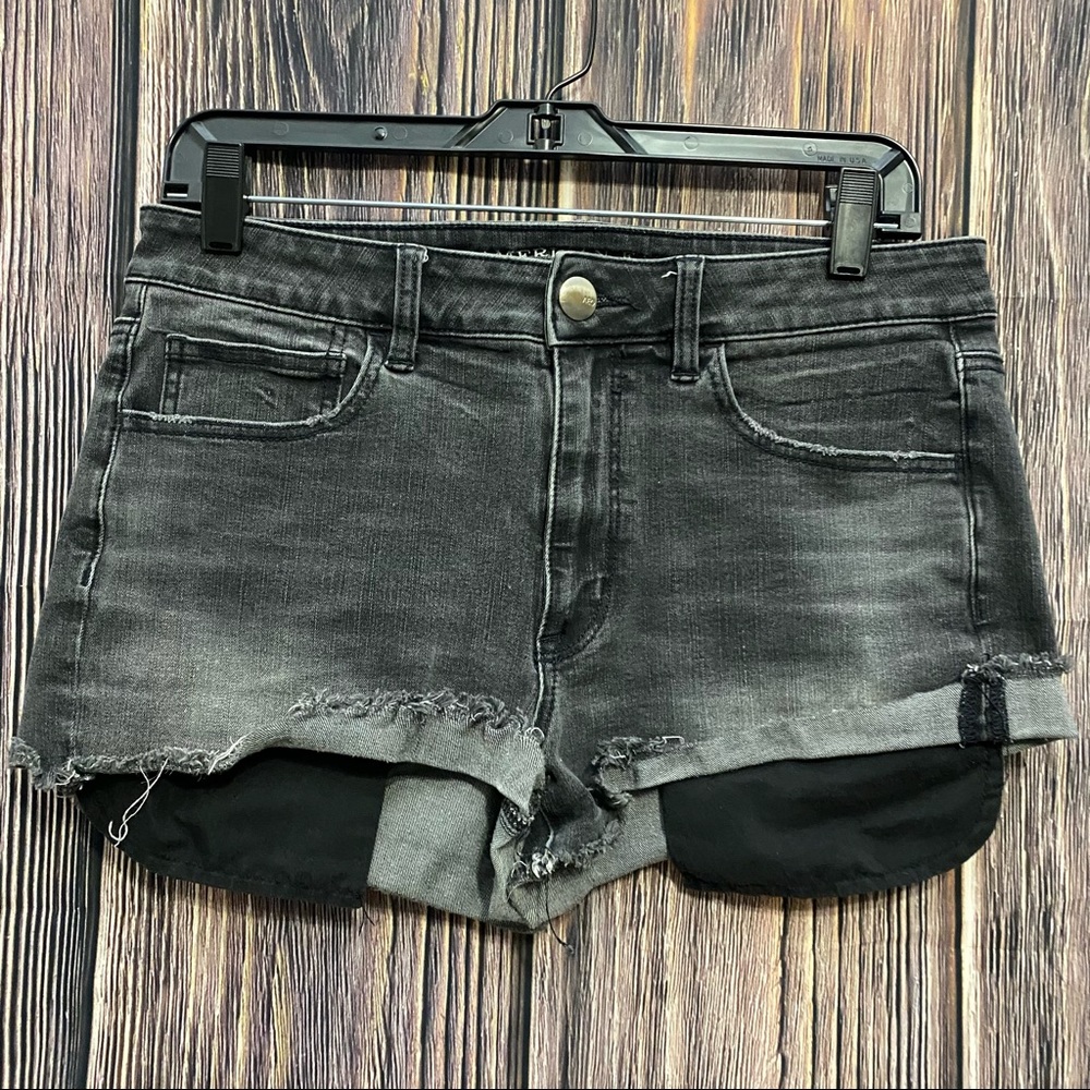 American Eagle | black hi rise Shortie